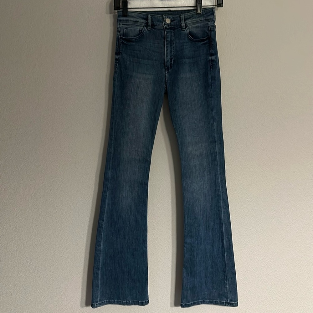 Denim Jeans
Size 2
Smoke & pet free house.